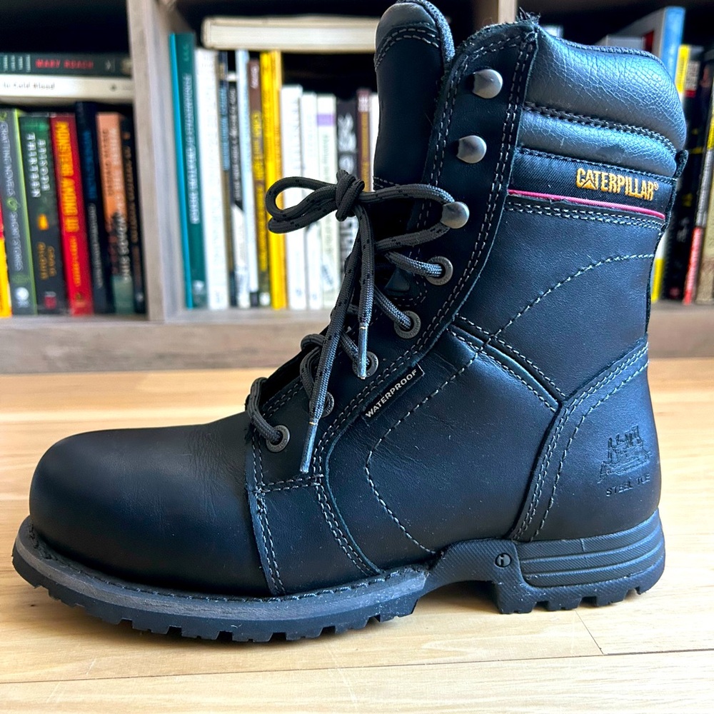 Women’s Caterpillar Work Boot - Steel Toe
Black, clean, only worn once